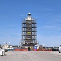 Proseguono i lavori di manutenzione del faro del porto di Molfetta