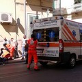 Brutto incidente stradale in pieno centro. Coinvolte un'auto e una moto