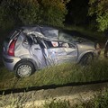 Auto fuori strada, schianto contro un albero: 26enne di Molfetta in prognosi riservata