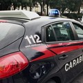 Rubano un'auto e seminano il panico. Inseguimento da film, arrestati