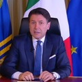 Conte chiede all'Italia nuove restrizioni contro il Coronavirus: «Aperti solo alimentari e farmacie»