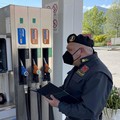 Caro carburante, distributori sotto la lente della Guardia di Finanza