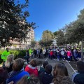 Piantumato giovane leccio in villa comunale. Un momento di festa per tutti