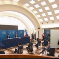 Ristorazione, scuola e spostamenti: il piano del Governo per le riaperture