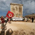A Torre Gavetone il flash mob contro la privatizzazione del parcheggio per la spiaggia