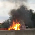 Furgone in fiamme sulla Ss16 a Molfetta centro, direzione Foggia
