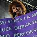 Il video del cartellone della fan a Molfetta sulla pagina ufficiale di Fiorella Mannoia