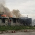 In fiamme gli uffici del nuovo porto: paura nel rione Madonna dei Martiri