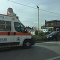 Auto fuori dalla carreggiata su Via Bisceglie. Ambulanza e Polizia Locale sul posto