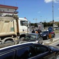 Auto contro camion: incidente su via Achille Salvucci