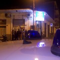 Colpo in tabaccheria, rapinatori esplodono un colpo di pistola