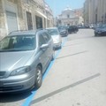 Via parcheggi a spina di pesce su Corso Dante. Strisce blu a Banchina San Domenico