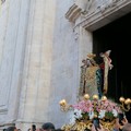 La Madonna dei Martiri fuori dalla Cattedrale: in corso la processione di rientro in Basilica