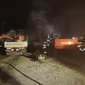 Raid incendiario nel deposito: a fuoco tre escavatori e due camion