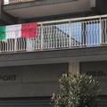 Coronavirus, sui balconi di Molfetta il tricolore italiano