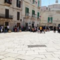 Chi nei parchi chiusi, chi assembrato in piazza, chi in spiaggia: il weekend a Molfetta