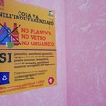 Corretto conferimento indifferenziato, nei portoni di Molfetta campagna di sensibilizzazione