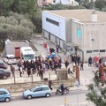Momenti di tensione all'hub vaccinale per la scuola di Molfetta