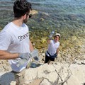 I volontari di 2hands Molfetta operativi alla spiaggia  "La Bussola " di Molfetta