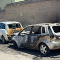 Due auto in fiamme nel parcheggio dell'ospedale di Molfetta