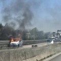 Auto prende fuoco sulla SS16 bis all'altezza di Molfetta
