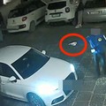 Baby gang, estrae una pistola tra la gente. Terrore in piazzetta Giovene