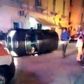 Via Bari, auto sbanda e si ribalta su un fianco