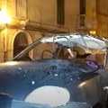 Botti di Natale, boati in via Pansini: devastata una Fiat 600