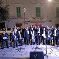 L'atmosfera del Natale risuona a piazza Paradiso grazie all'associazione Auser