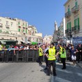 Il caldo non ferma l'entusiasmo: fan già in fila per la prima serata di Battiti Live