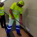 Murales nel sottopasso della stazione di Molfetta: scritte rimosse