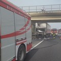 Tir in fiamme sull’A14 tra Molfetta e Bitonto: chiuso il tratto di autostrada