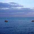 Uomo in mare si rifiuta di tornare a riva