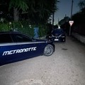 Tentano due furti in pochi minuti, ma arriva la Metronotte. Ladri in fuga