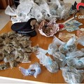 In casa un chilo e mezzo di marijuana e proiettili. Un arresto