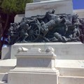 Vandalizzato il Monumento ai Caduti: rubata lampada votiva