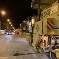Procedono i lavori notturni per il piano strade su Via Terlizzi