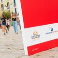 Cinque libri giganti sul porto di Trani grazie alla Fondazione Megamark