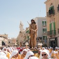 Ritualità e tradizione per la processione dei Cinque Misteri: il racconto fotografico
