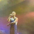 Mahmood fa ballare e cantare Molfetta per il Luce Music Festival