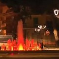Piazza Aldo Moro si illumina di rosso per la Giornata Mondiale della Sclerosi Multipla