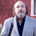 Lo scultore molfettese Mauro Mezzina protagonista al MABOS con un'opera immersa nel bosco della Sila