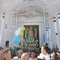 Ore 15:00, l'uscita della Madonna dei Martiri dalla Basilica