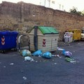A Levante è emergenza rifiuti. Le strade come discariche a cielo aperto