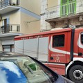 Fiamme in una traversa di via Sigismondo: sul posto i Vigili del Fuoco