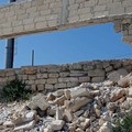 Muro in rovina sul litorale di Molfetta: «Un pericolo per i bagnanti»