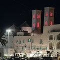 Il Duomo di Molfetta si tinge di rosso per dire  "No " alla violenza sulle donne