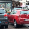 Scontro tra due auto a Piazza Cappuccini. Un negoziante: «Semafori spenti»