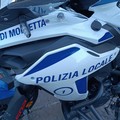 Sorpresa a vendere hashish e due minori: scatta l'arresto per una 21enne