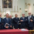 Una lastra per non dimenticare: Molfetta celebra il decennale del pellegrinaggio della Pietà a Roma